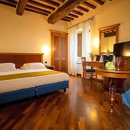Relais La Corte Di 4* 贝托纳